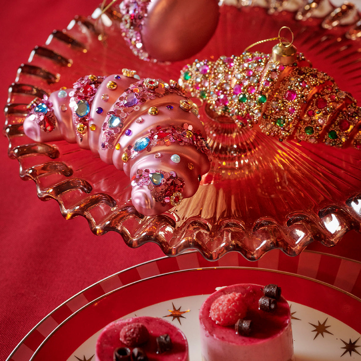 Zawieszka w kształcie wypieków – croissant lub babeczka