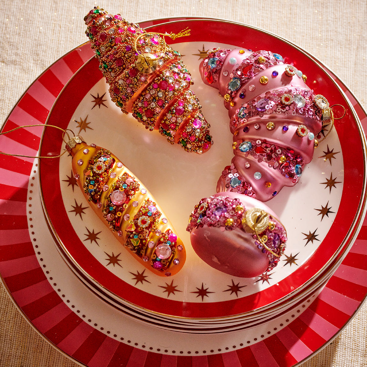 Zawieszka w kształcie wypieków – croissant lub babeczka