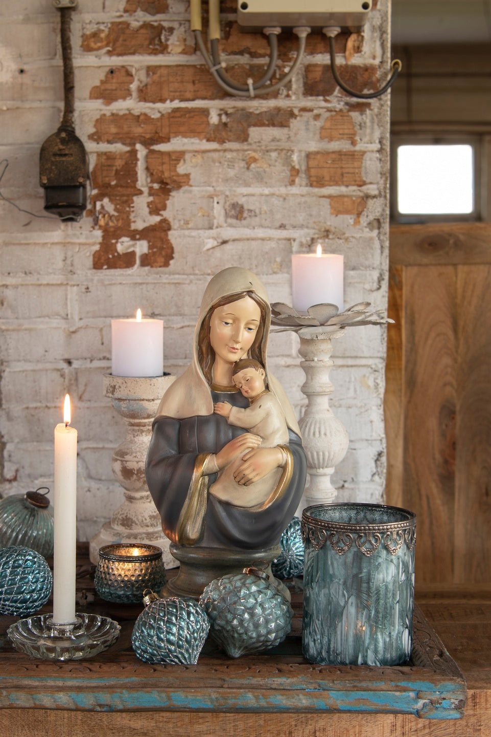Figurka Maryi – niebiesko–beżowa