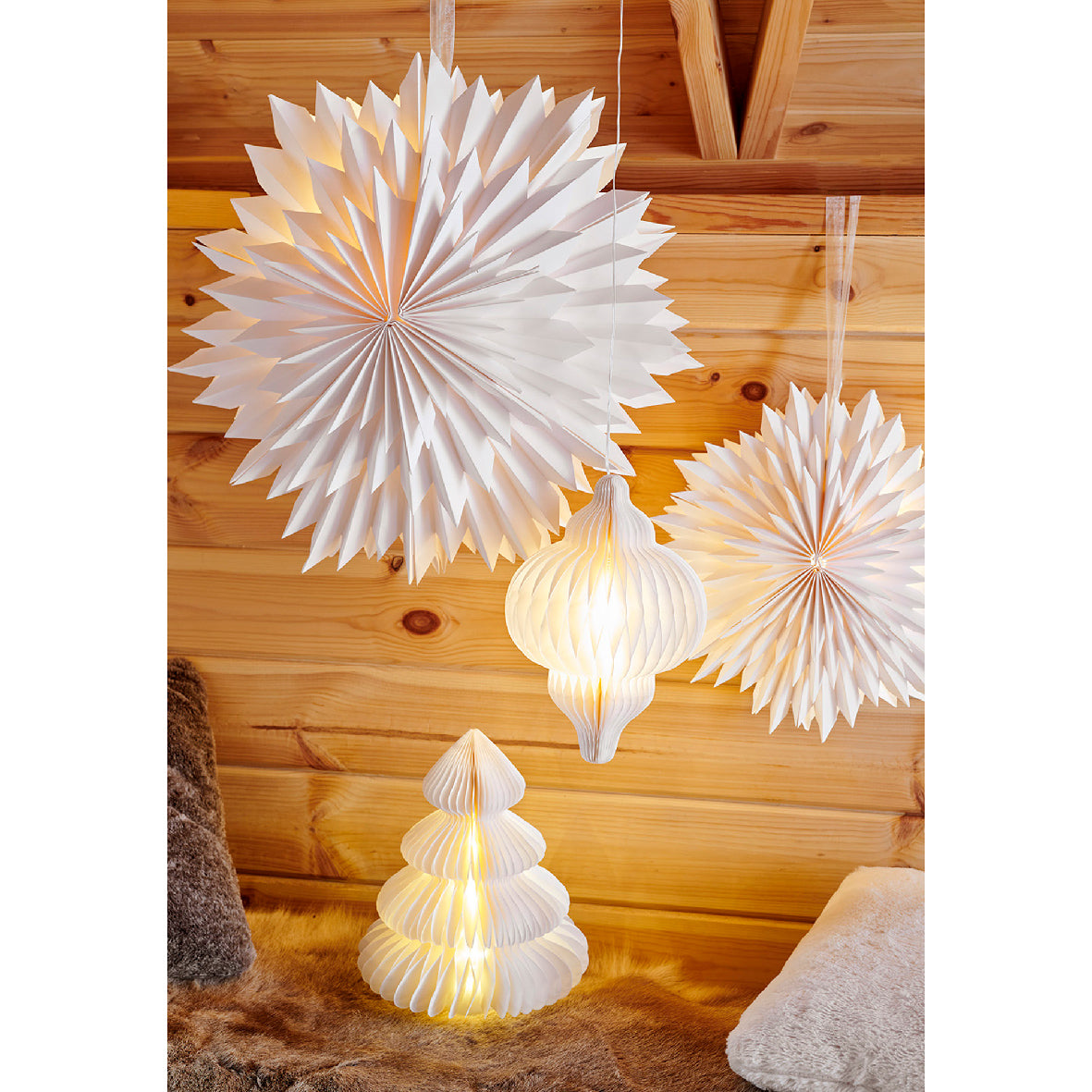 Papierowa choinka stojąca na baterie 42 cm