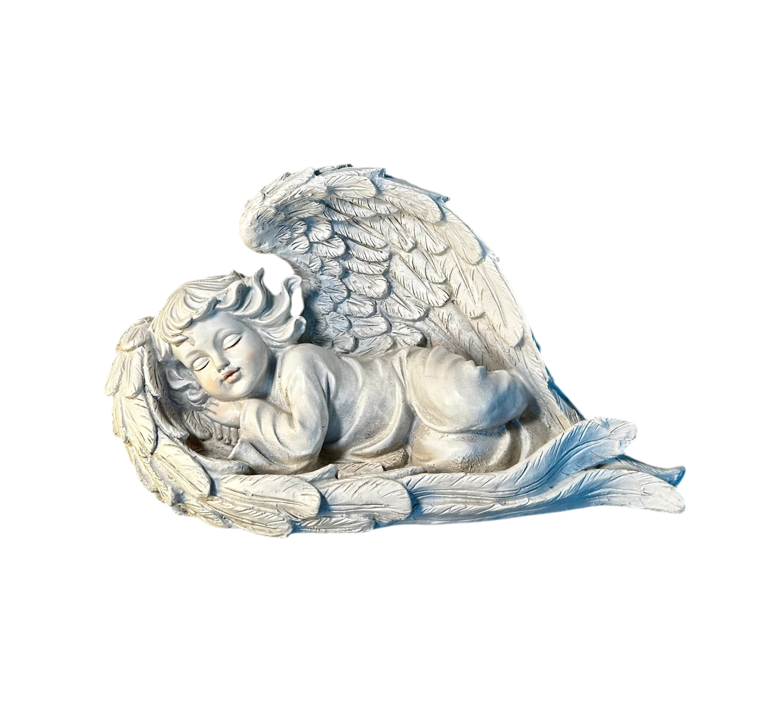 Aniołek leżący na skrzydłach