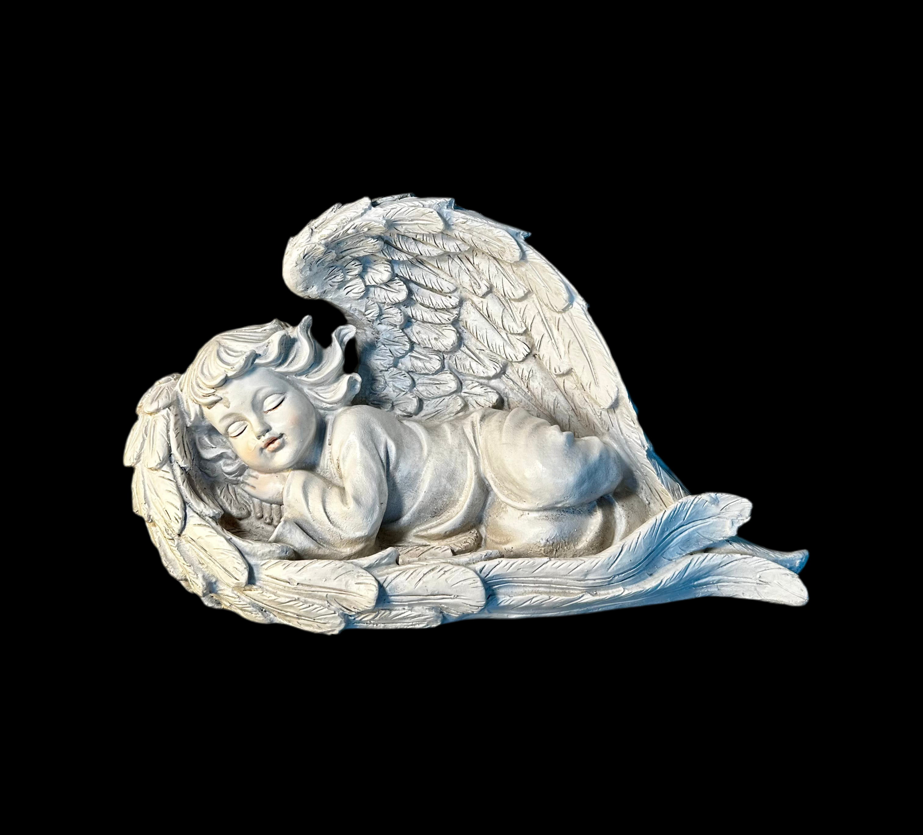 Aniołek leżący na skrzydłach