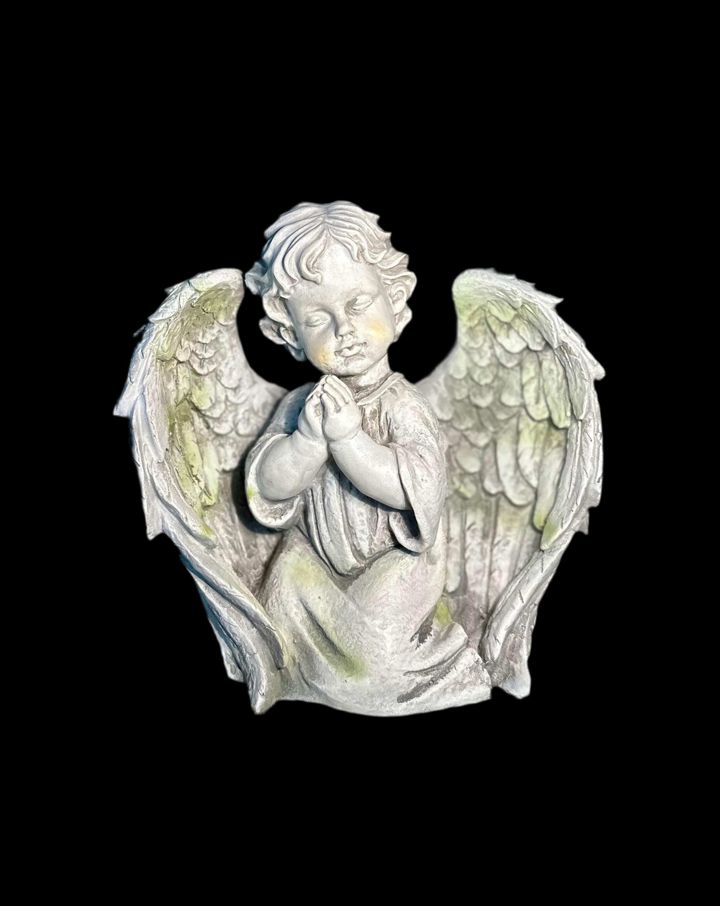 Aniołek klęczący do modlitwy