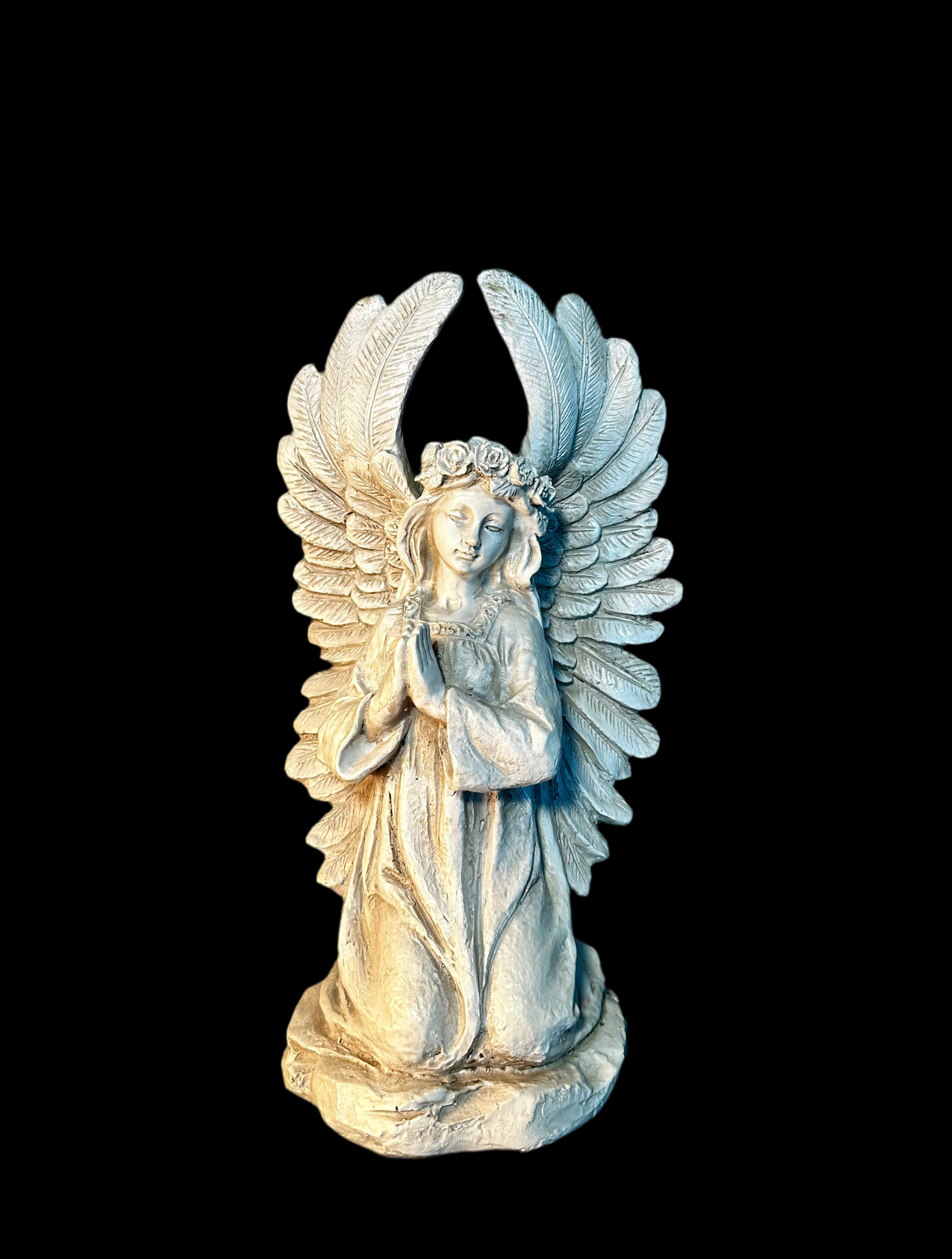 Anioł z wiankiem w kwiatuszki