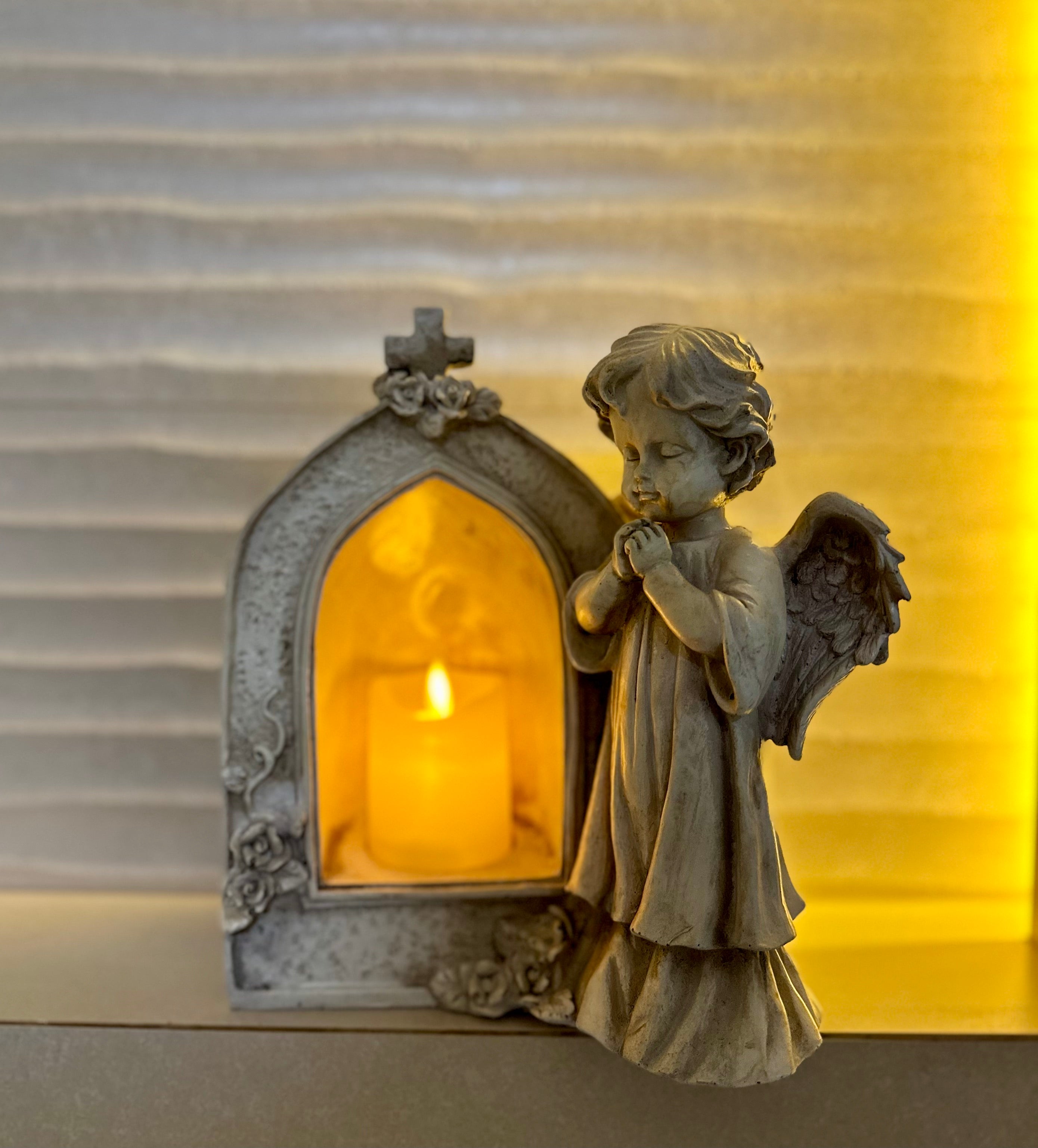 Kapliczka z aniołem LED