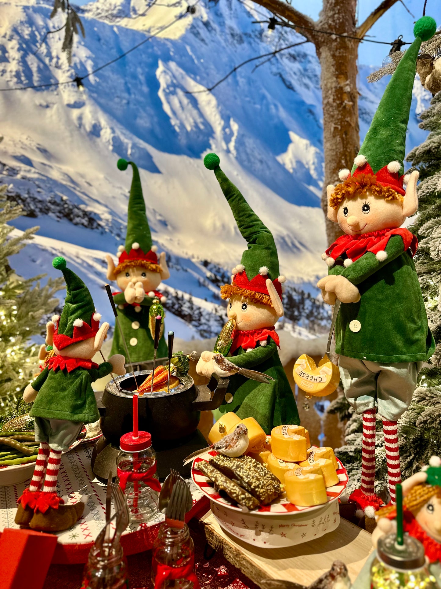 Pluszowy stojący elf świąteczny 95 cm dekoracja z poliestru