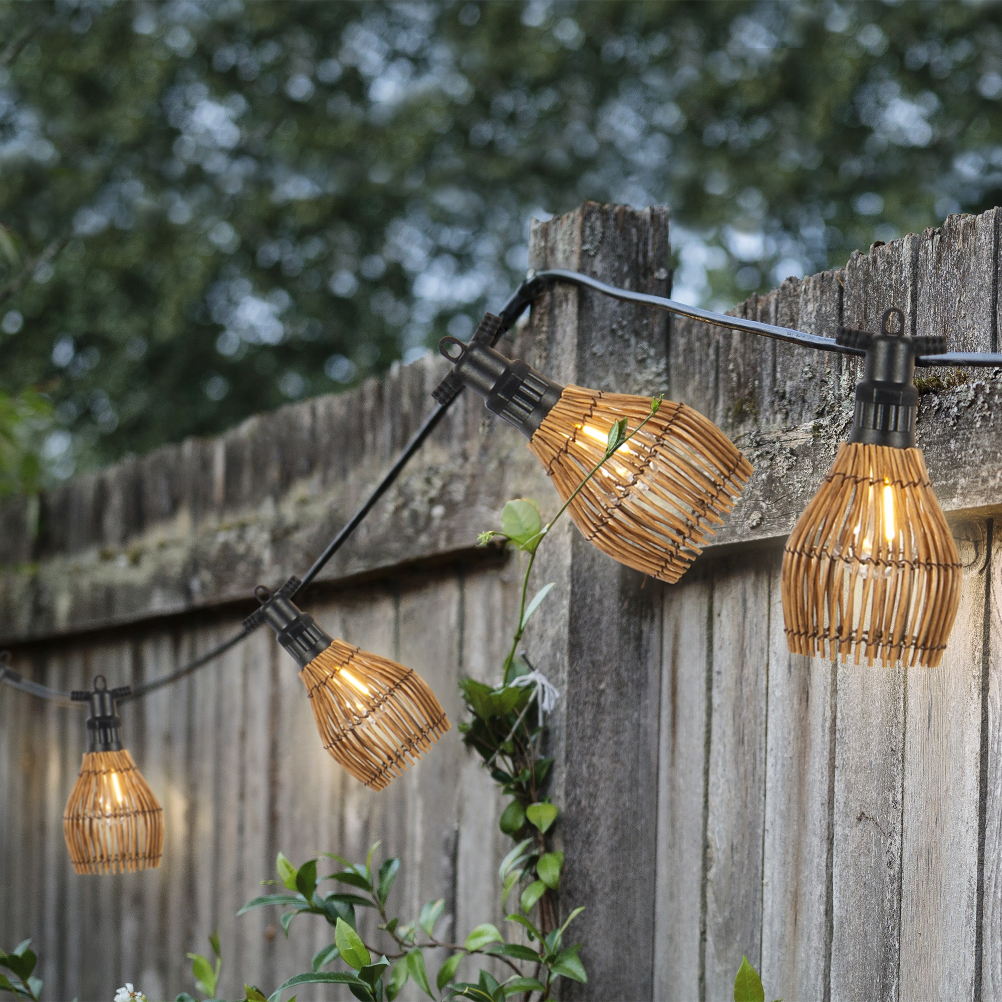 Girlanda LED z kloszami rattanowymi – 4,5 m