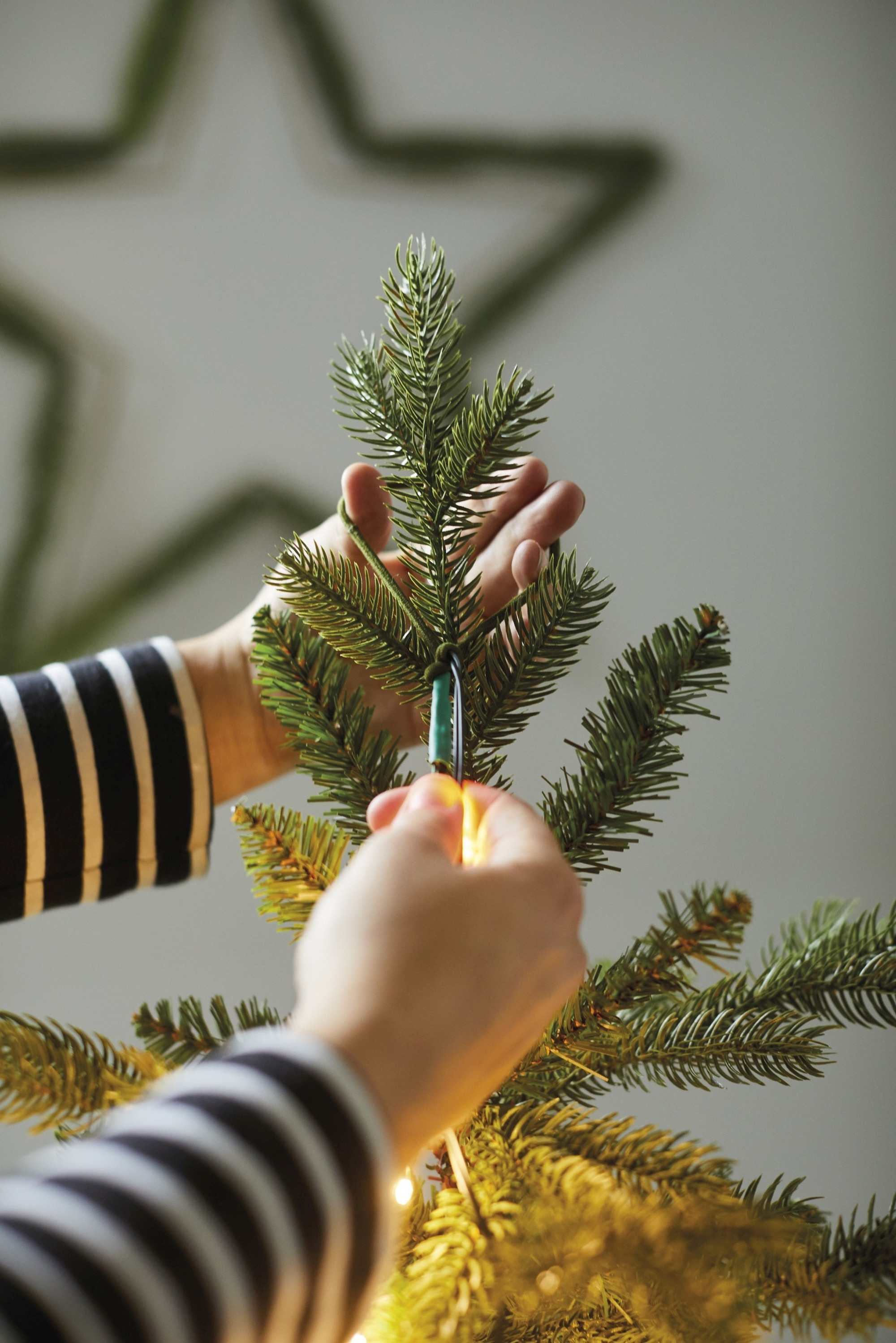 Ciepłe lampki Micro LED na druciku  210 cm – zewnętrzne
