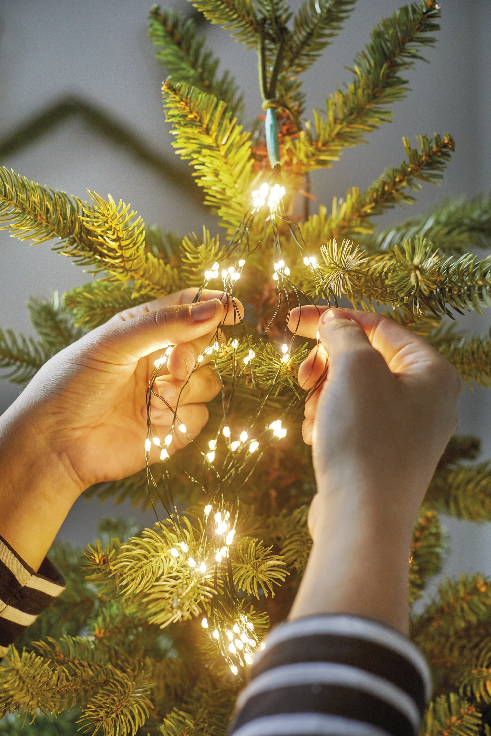 Ciepłe lampki Micro LED na druciku  210 cm – zewnętrzne