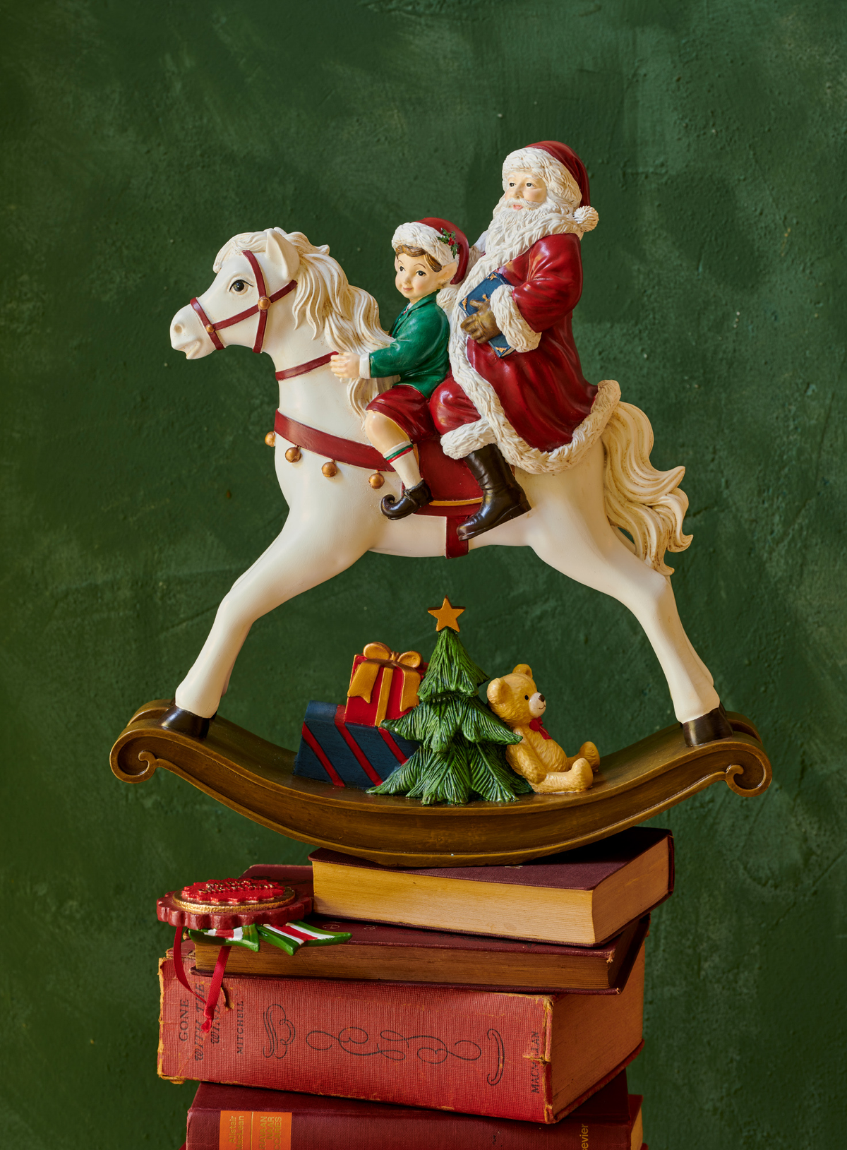 Figurka konia na biegunach z Mikołajem 34,6 cm